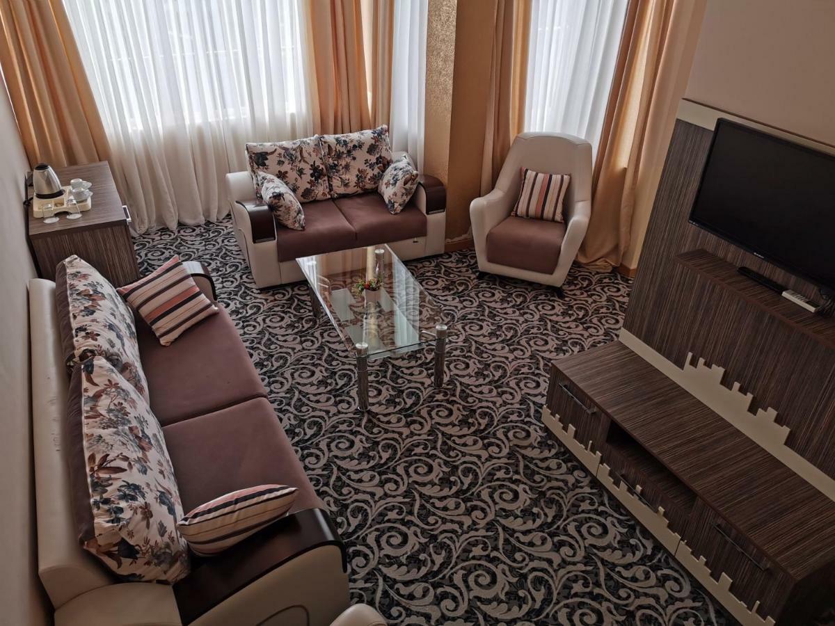 Grand Georgian Palace Batumi Exterior photo